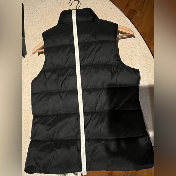 ❄️ Old Navy Black Vest - Picture 9 of 9